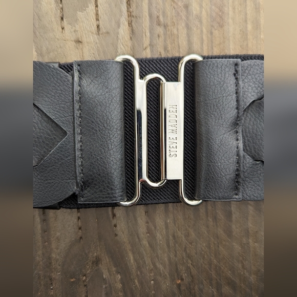 Steve Madden Belt 28 inches long - Picture 2 of 5